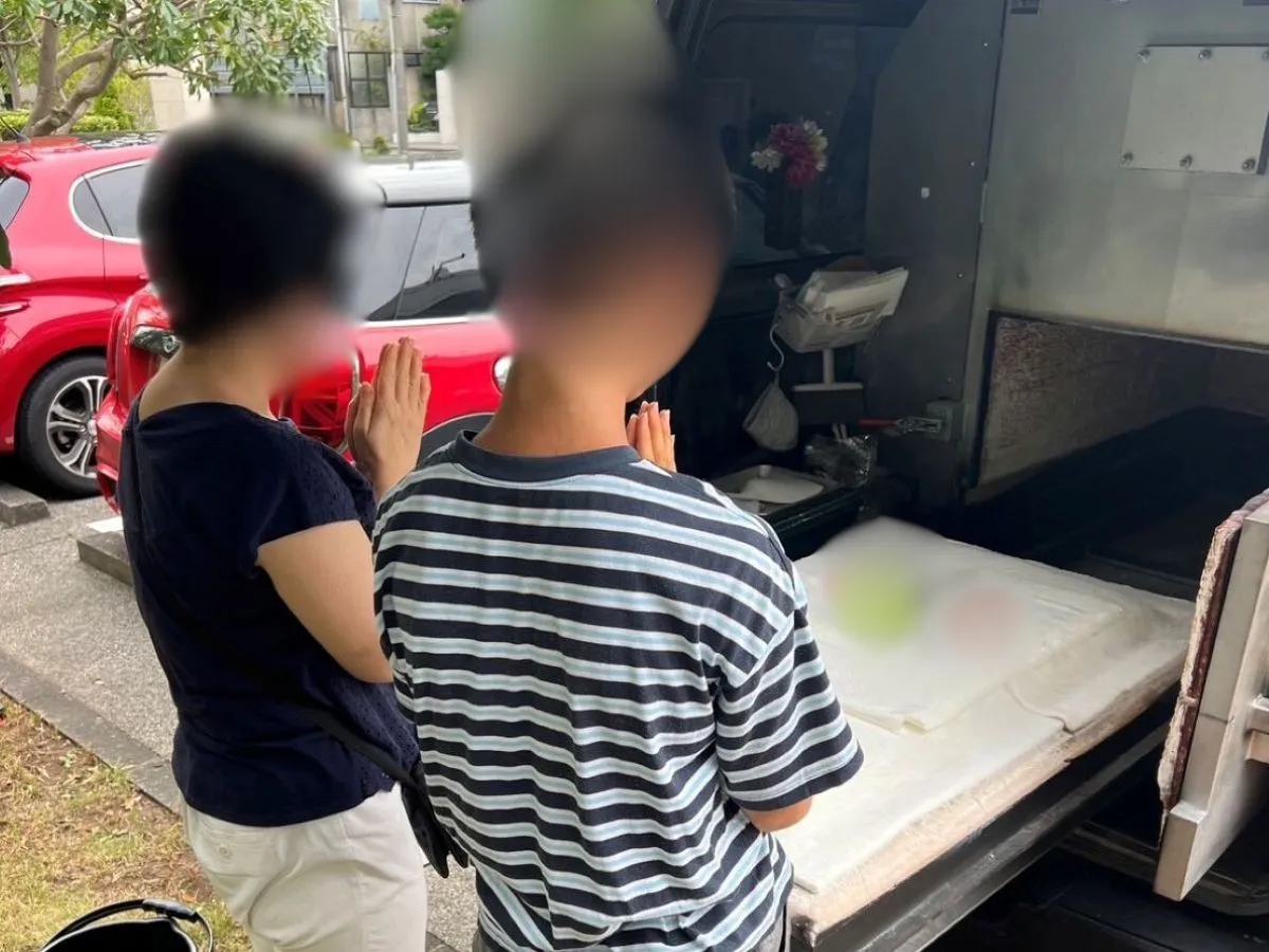 お子様と一緒に金魚2匹を個別火葬プレミアムでお見送りしたケース